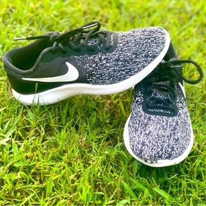 Nike black white athletic shoes US 6